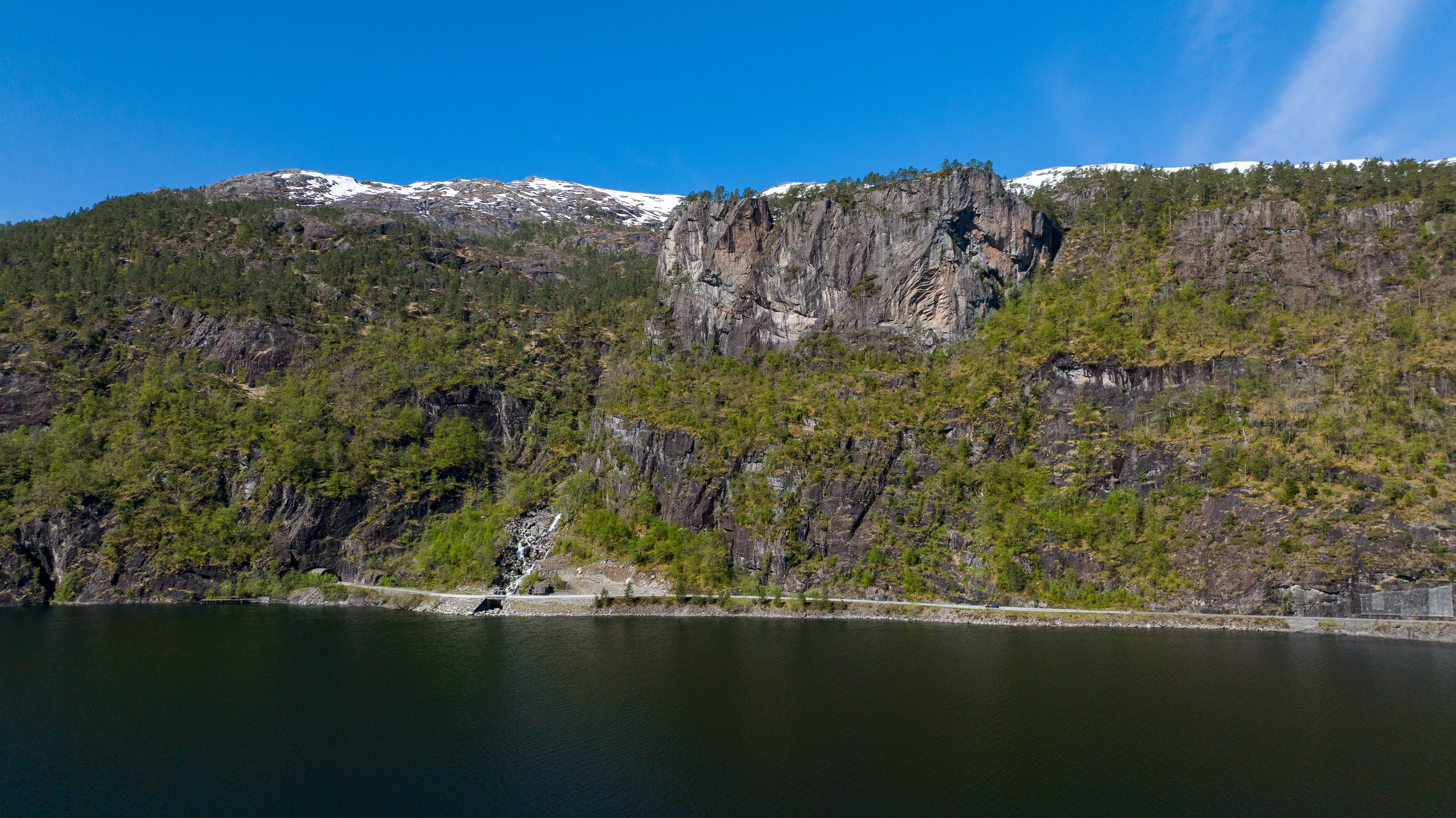 Vei i Modalen