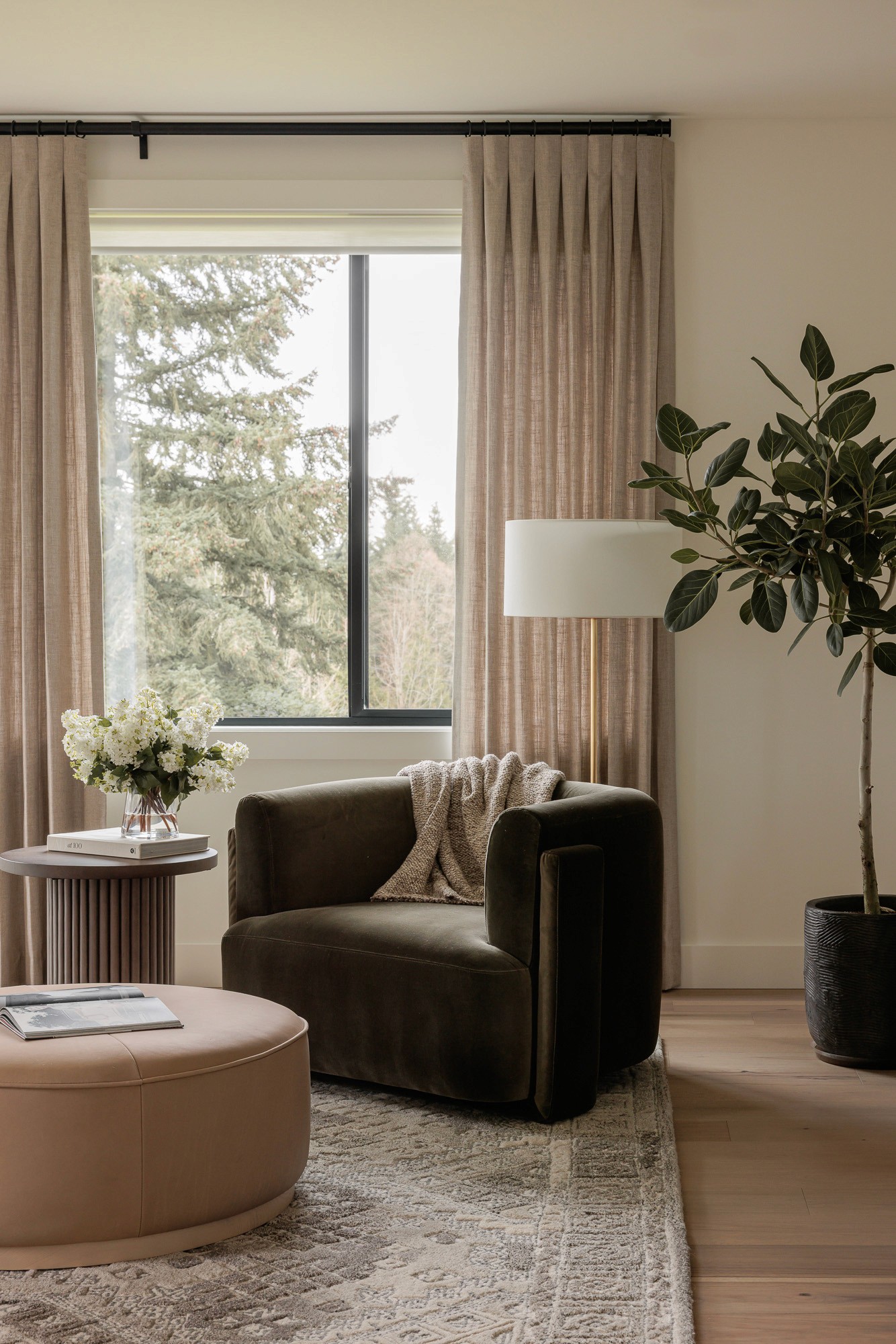 We’re so excited to share details from The Woodinville House: Her Office –– one of our favorite interior design + professional organizing projects in Woodinville, WA.