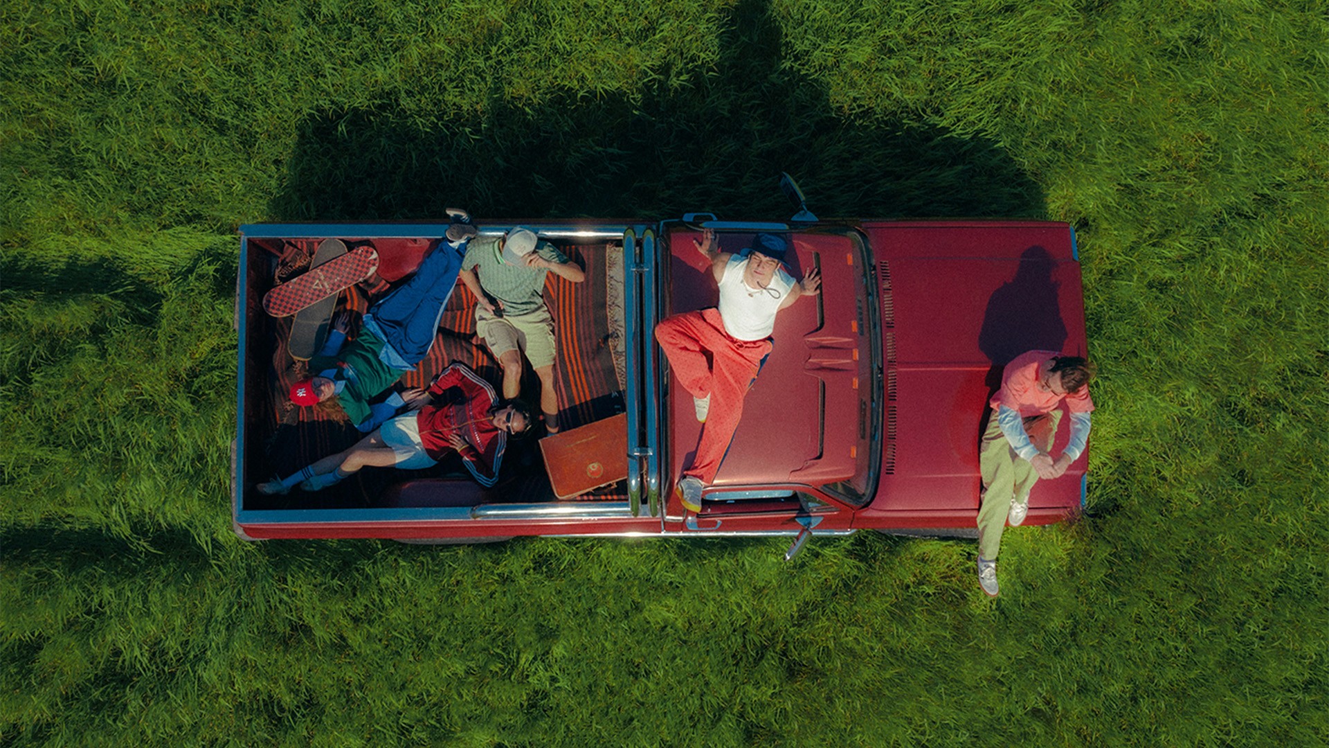 Batch.Works logo over a photo of a box of 3D printed objects