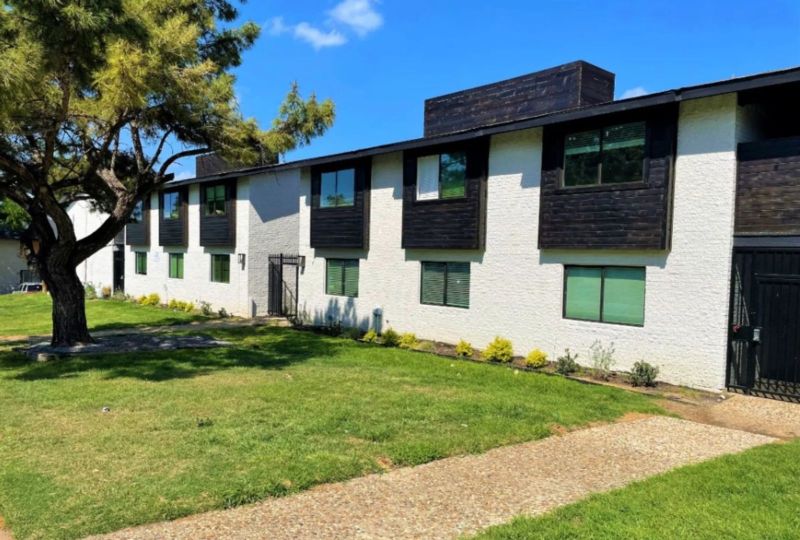 Pavilion at Bishop Ridge — 38-unit multifamily community in Dallas, TX; managed by Savoy Residential.