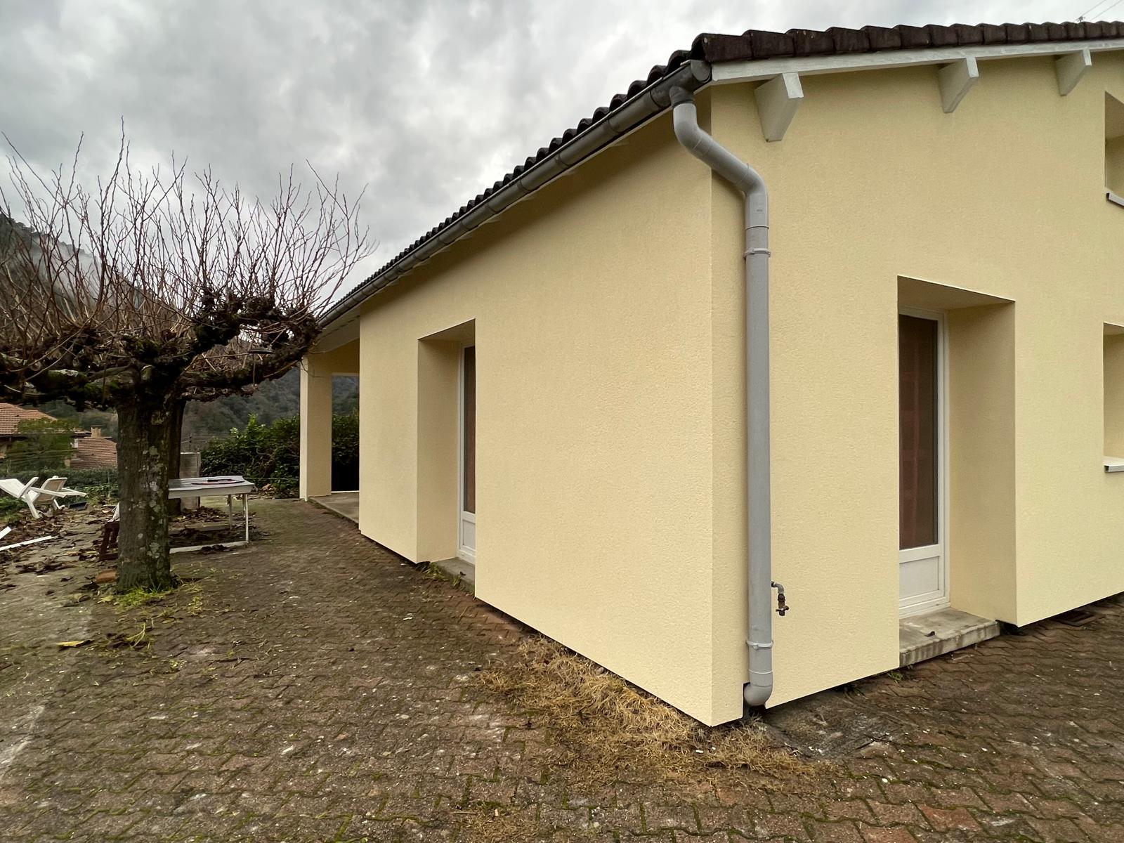 Realione Hero section