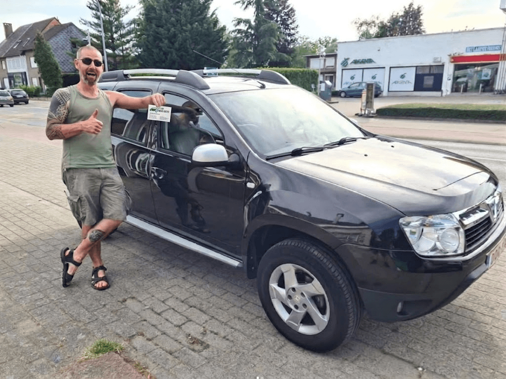 Tevreden klant met auto