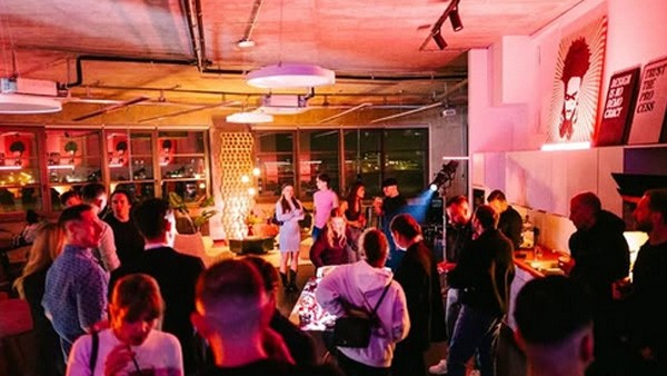 Infinity Booth Cyclorama-Hohlkehle für Video und Foto Produktionen und Projection Mapping