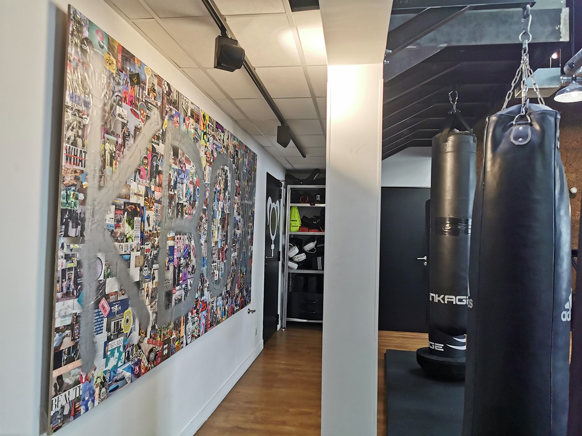 Décoration salle de sport boxe sac de frappe