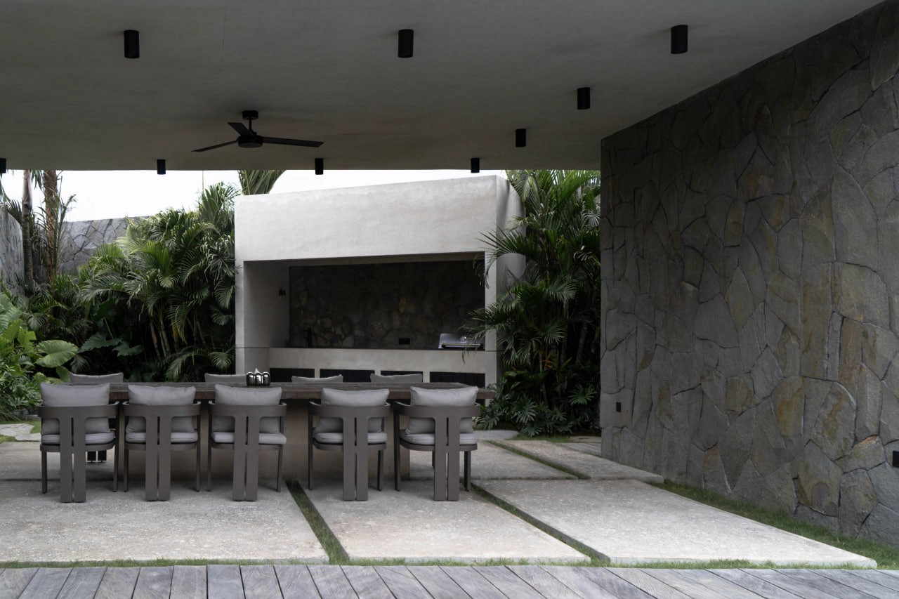 Luxury 6-bedroom villa in Kabakaba, Seseh