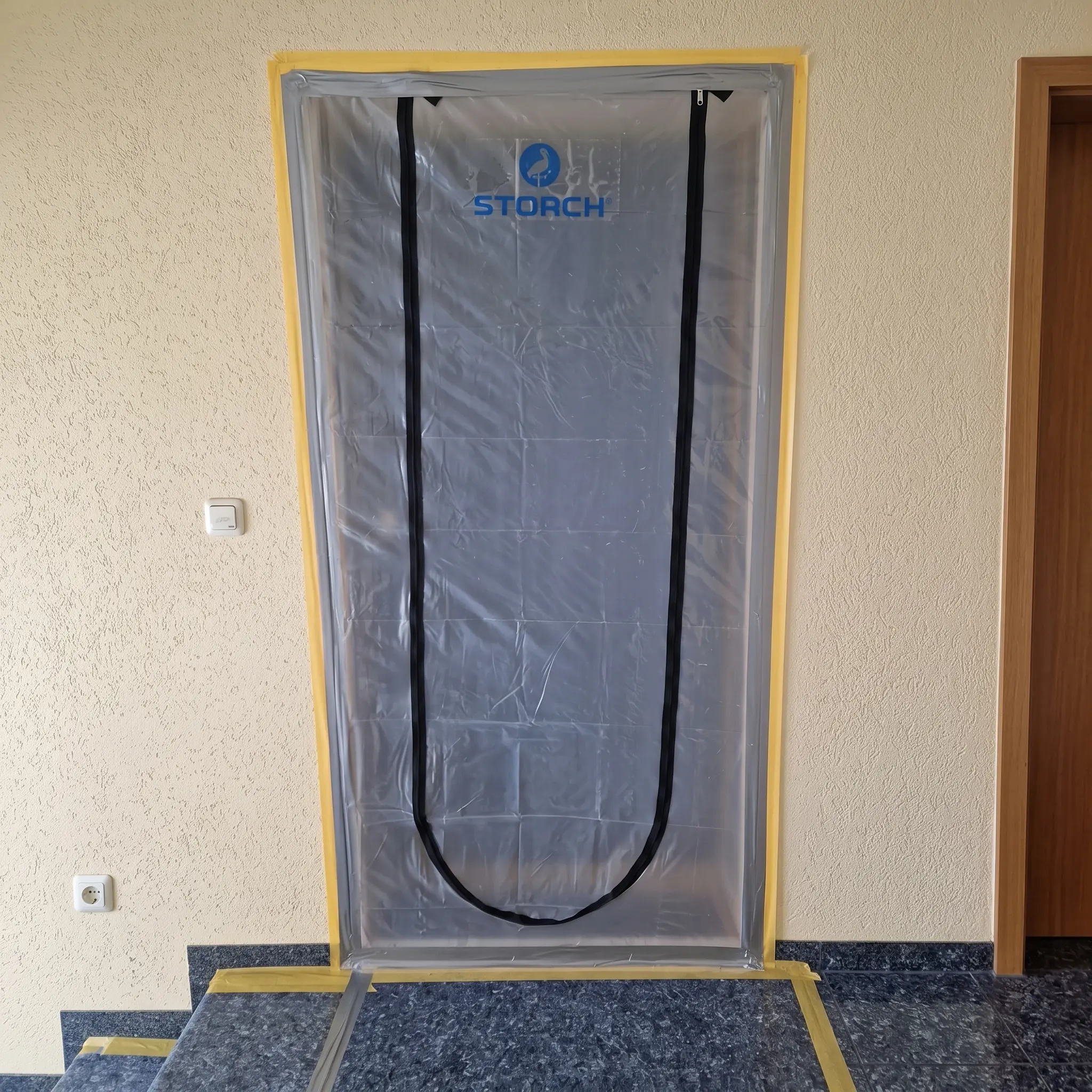Rückbau von Bodenbelag und Estrich nach Schaden
