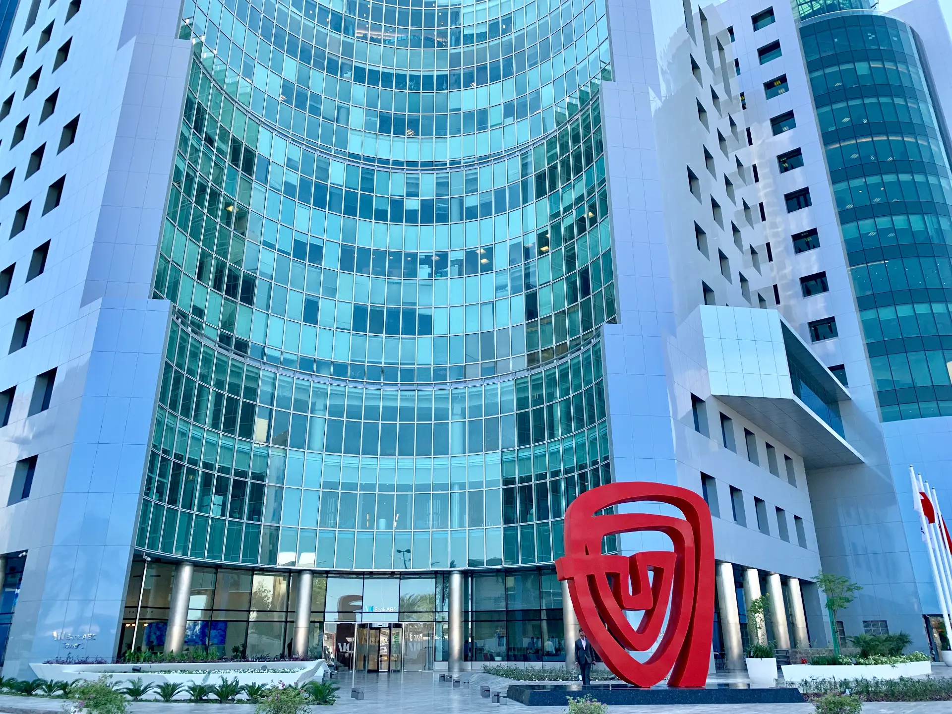 The Face. 2019
This Sculpture is inspired by portraits of Bahrainis in their traditional attire, wrapping themselves with their identity and pride.
Medium: Painted stainless steel, c. 2019
Dimensions: 14ft x 17.3ft