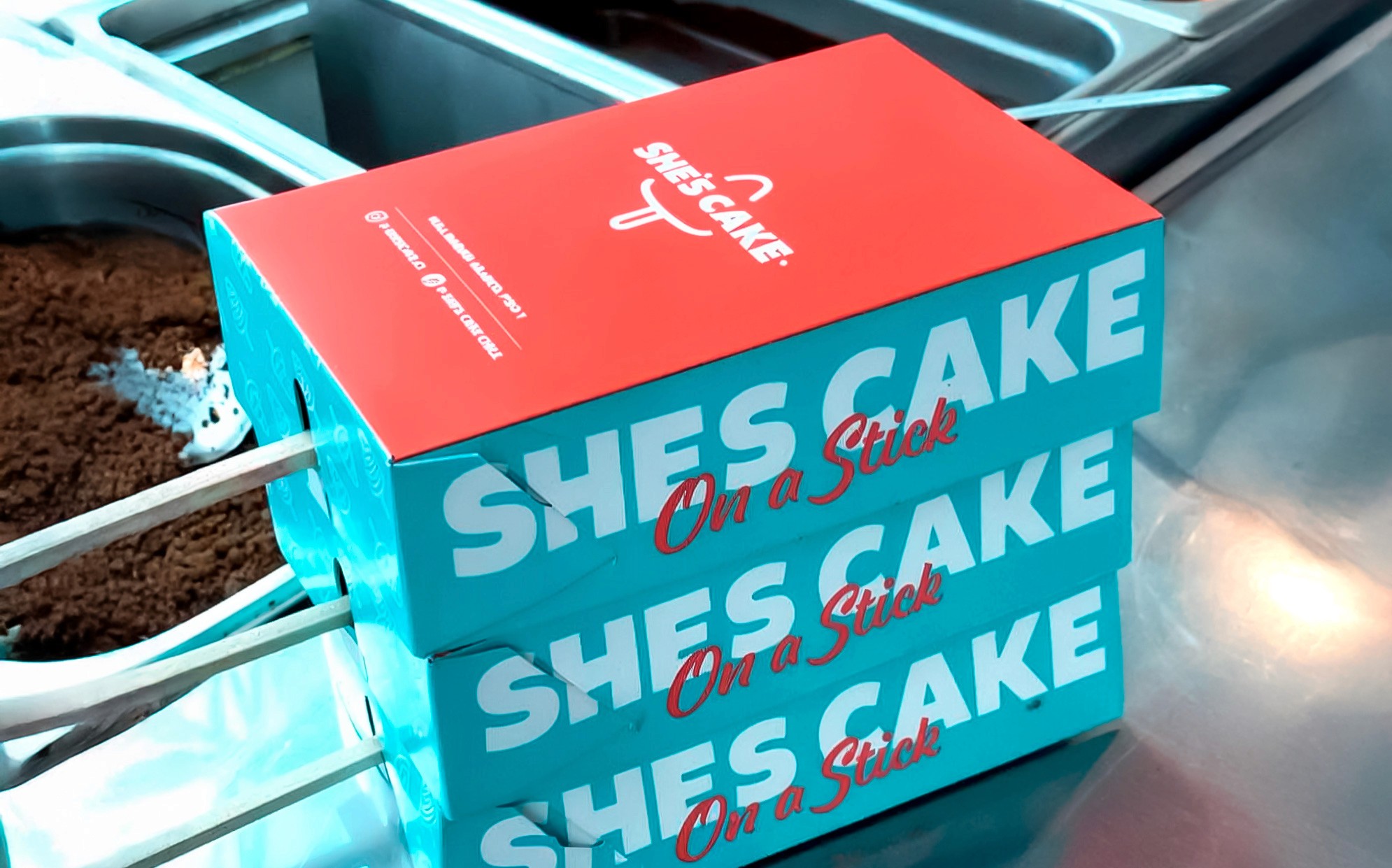 Diseño de logotipo para She’s Cake, proyecto de branding gastronómico realizado por estudio de diseño en Chile