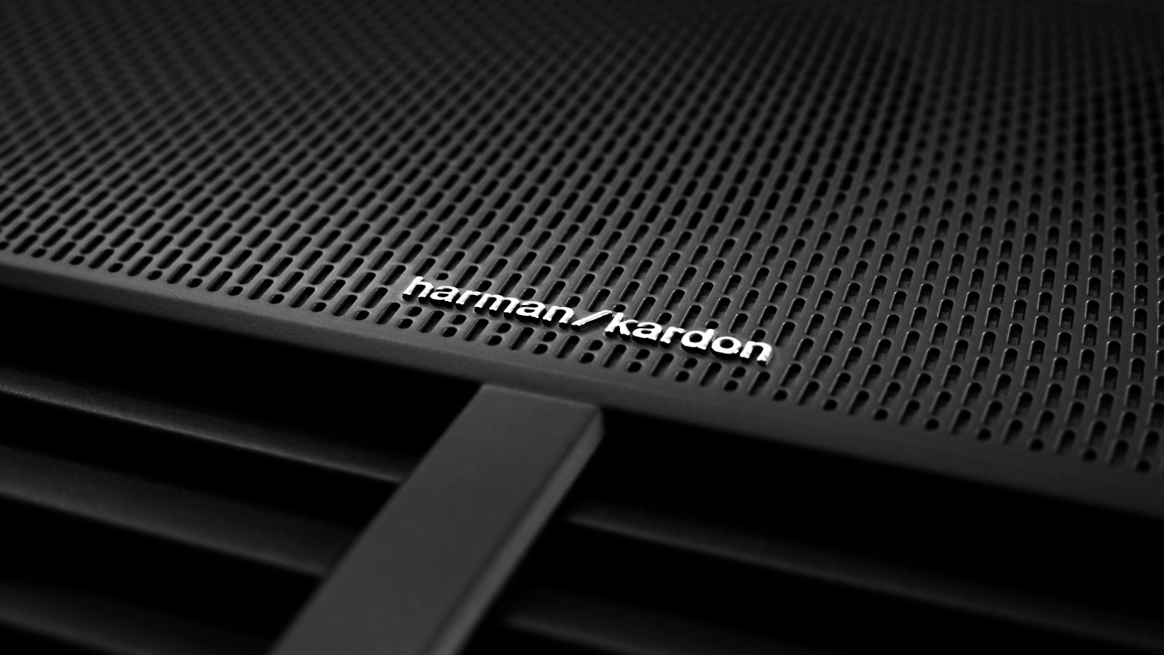 Gros plan sur le système audio Harman Kardon d’une Polestar 2.