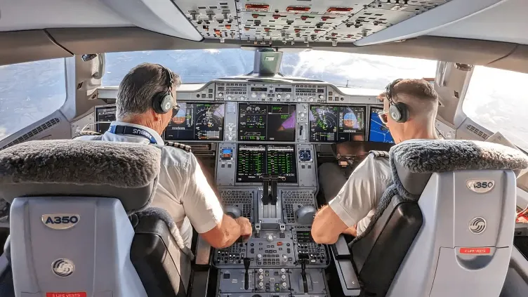 "Becoming a Commercial Pilot: Integrated vs Modular Training Routes" Article Image