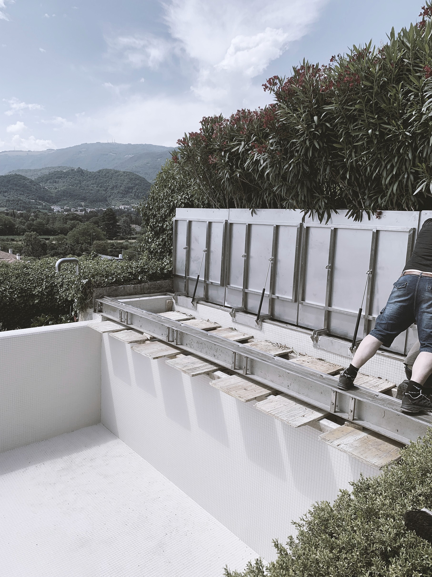 montaggio struttura piscina