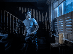 Bestil billetter til Paranormal Activity på Ambassadors Theatre. Den skræmmende filmfranchise vækkes til live på scenen. Kun for de modige!