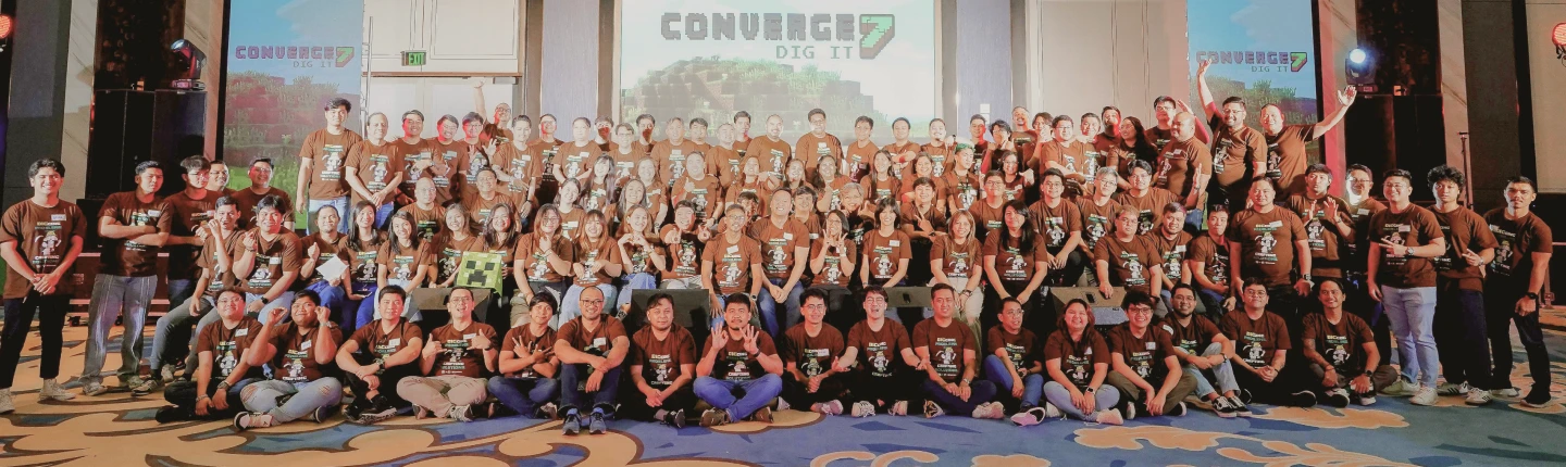 A photo of a large group in an event.