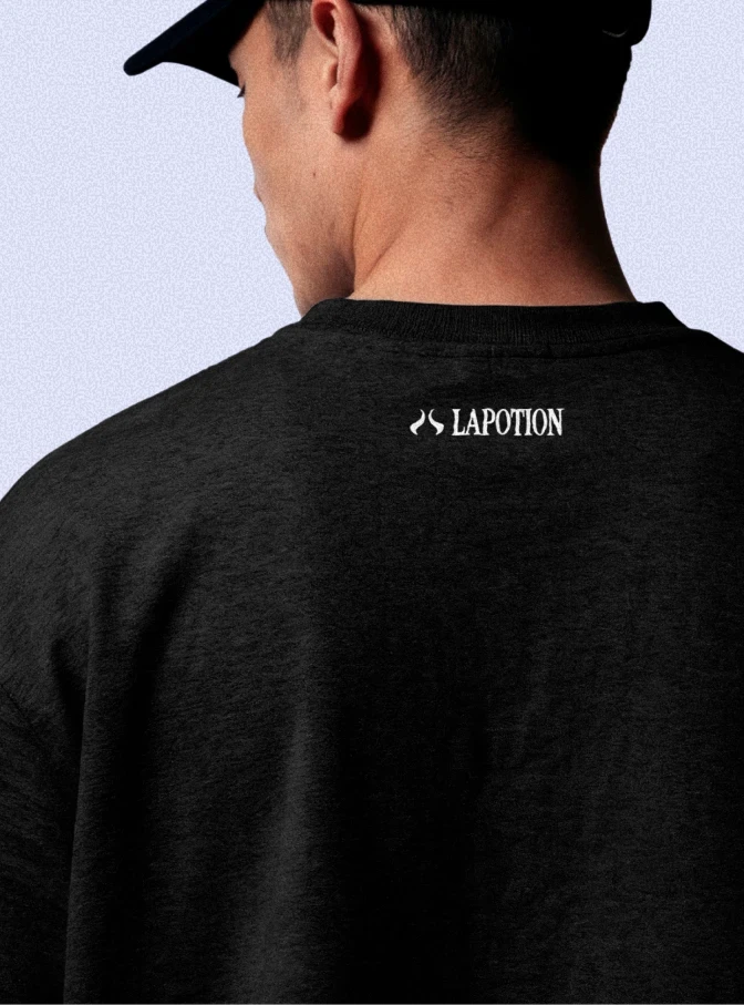 T-shirt noir avec le logo Lapotion