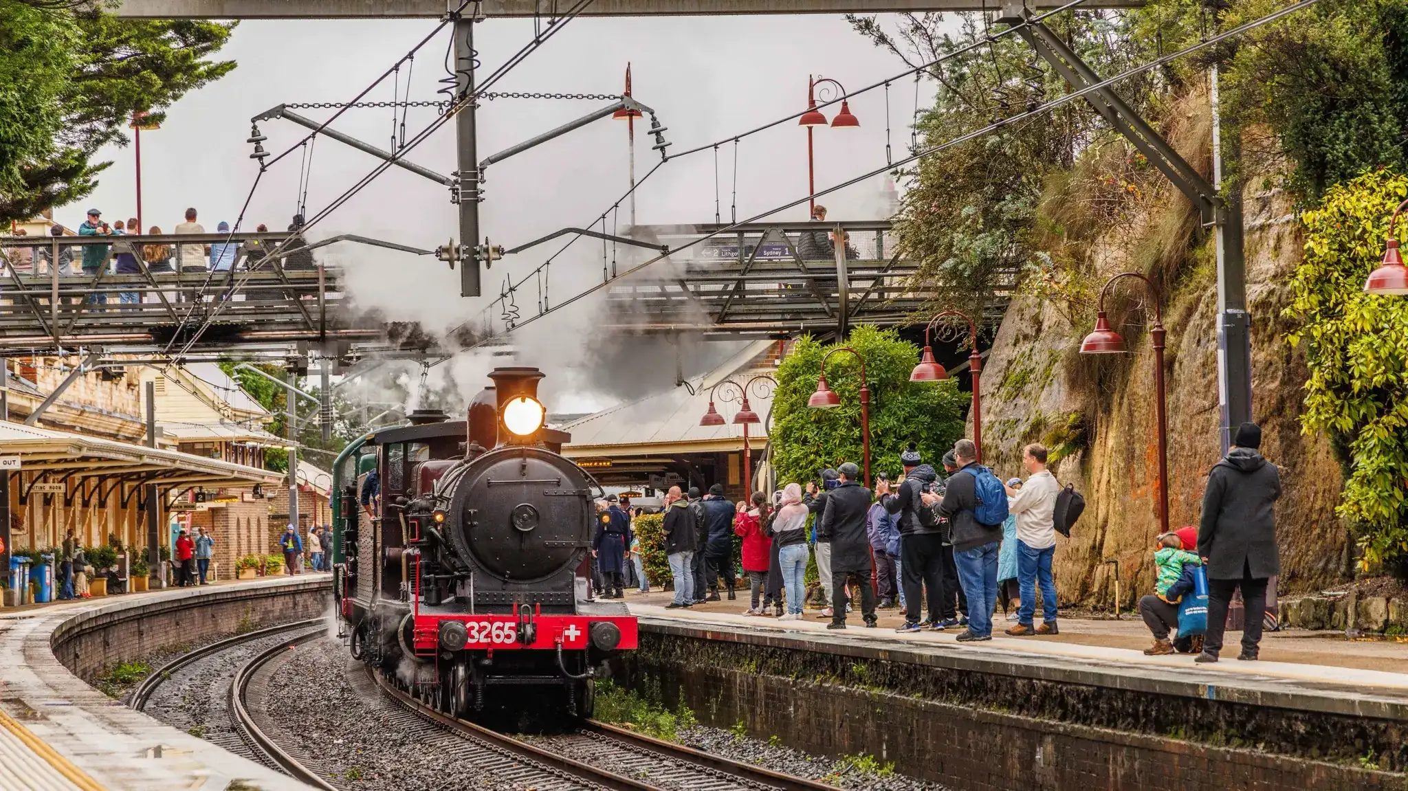 Locomotives 3265 and 3526 arrive at Mt Victorial. Credit Jason Eddy