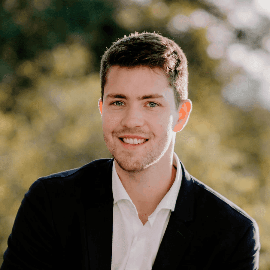 Tom Strohbach, Psychologe (M.Sc.) und Heilpraktiker für Psychotherapie, im Portrait