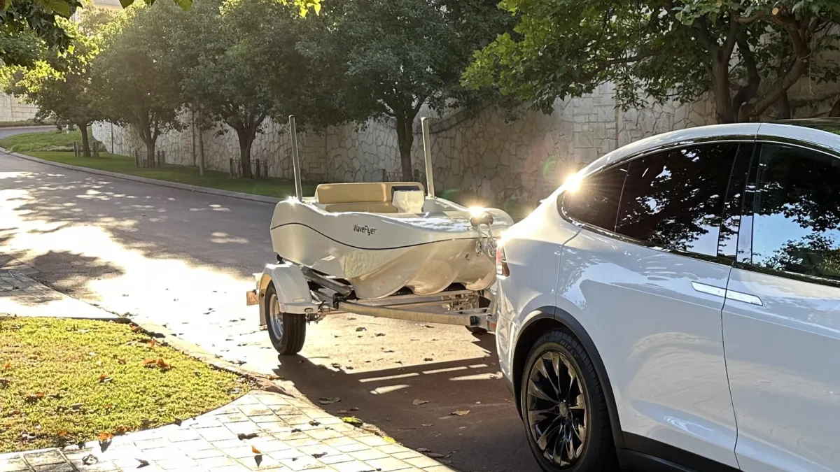 Coach explaining stuff to an athlete