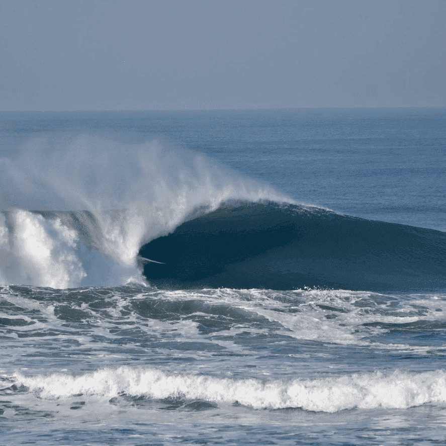 Large wave crashing on shore – surfboard rental in mill-valley