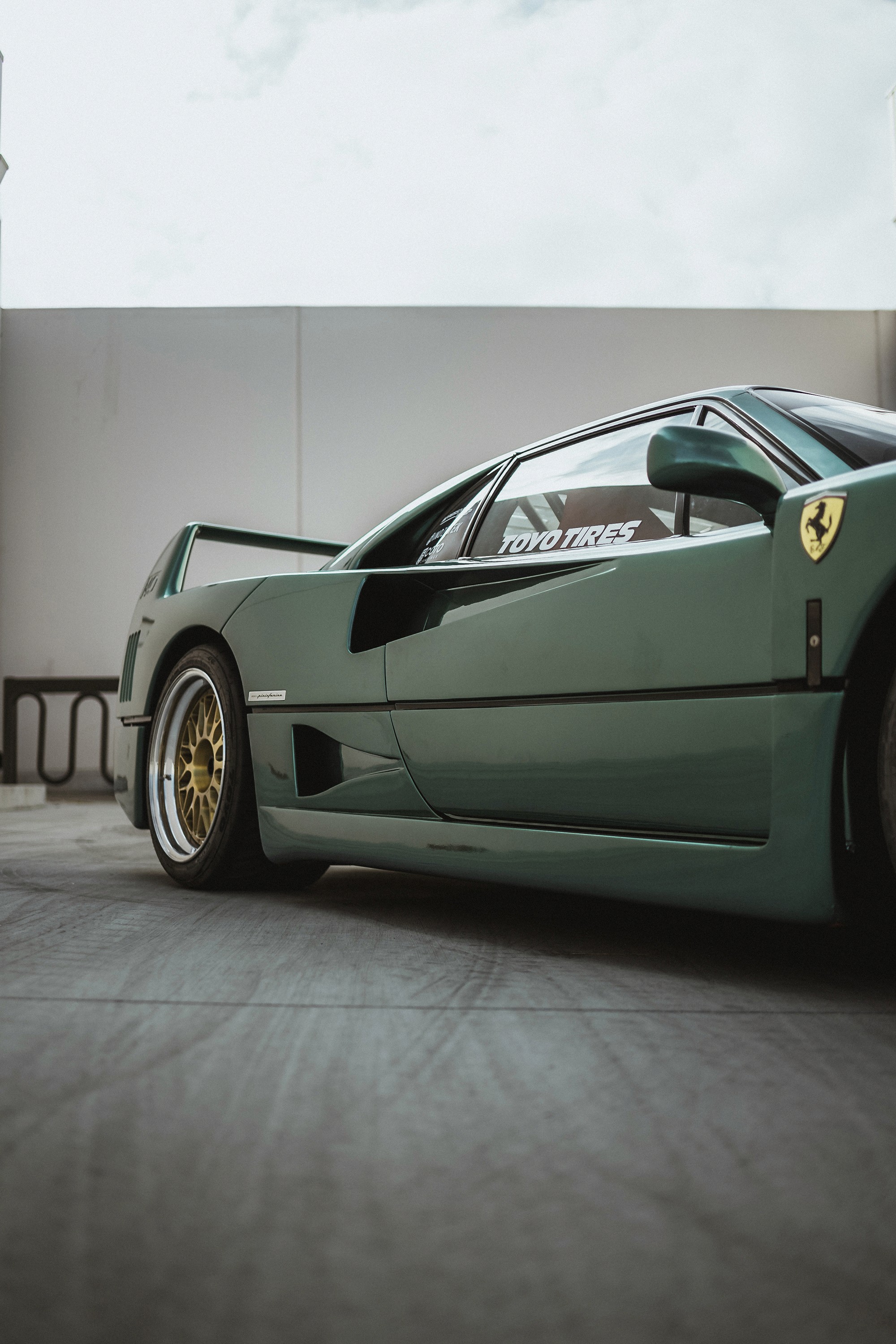 INOZETEK Liquid Metallic Aventurine Super Gloss Metallic Ferrari F40