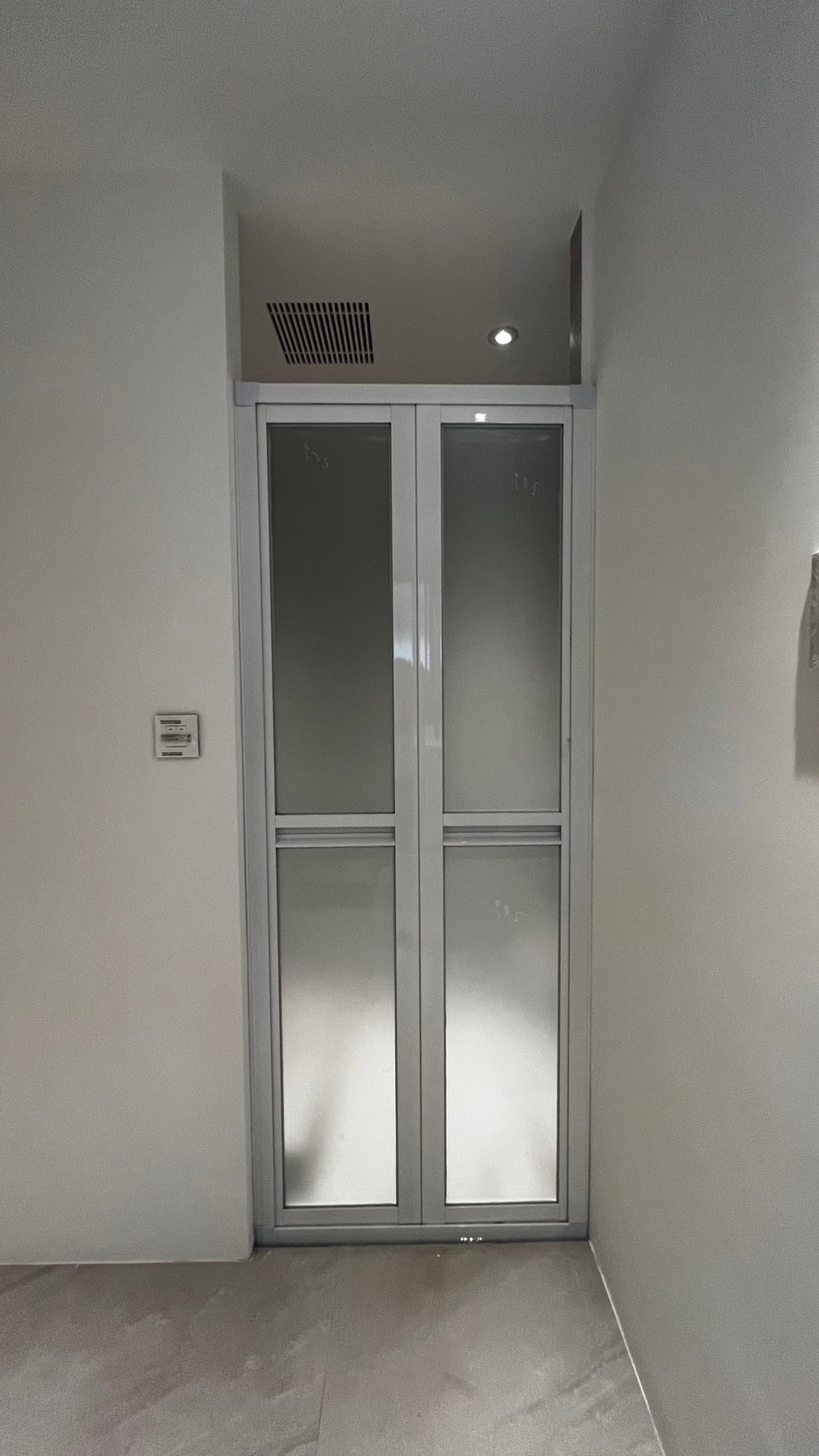 噴砂玻璃浴室出入折門