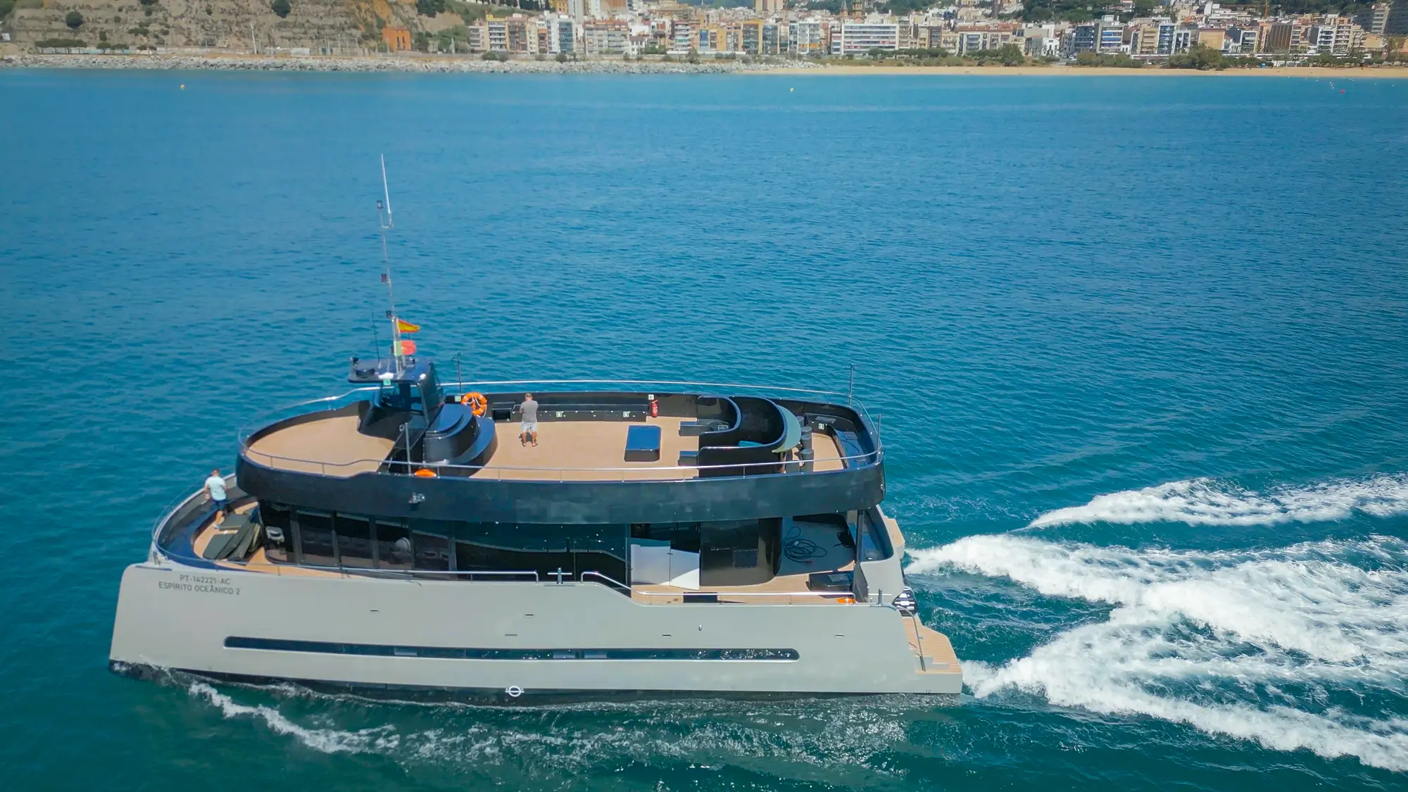 Espírito Oceânico II em passeio de brunch pelas grutas de Benagil