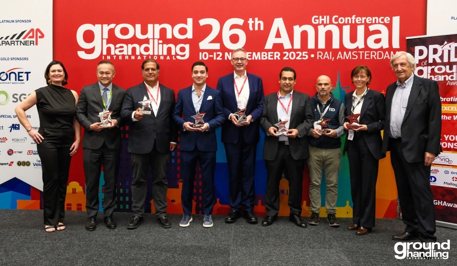 Moonware CEO alongside fellow recipients at the Pride of Ground Handling Awards.