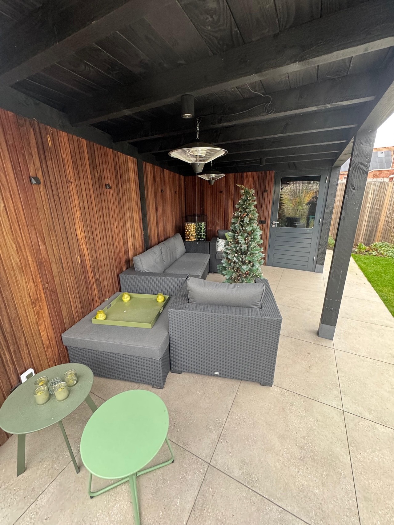 Tuin met overkapping en buitenverblijf - Art gardens