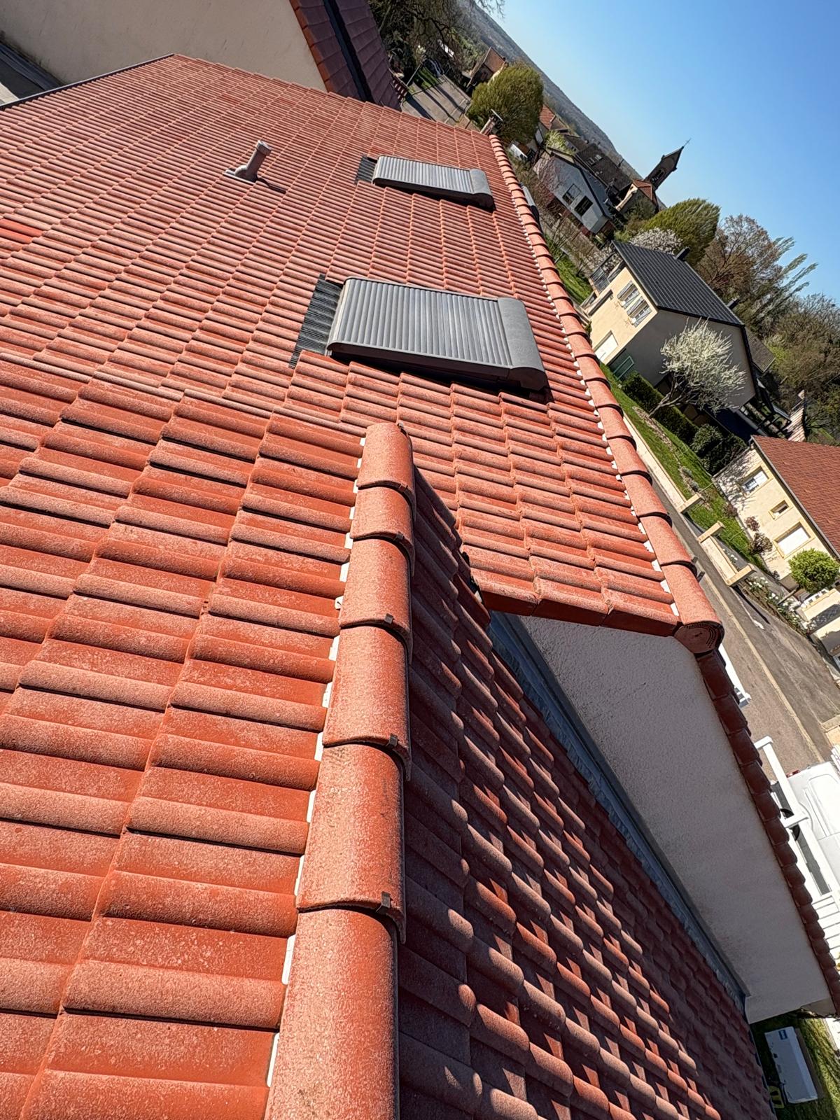Solin de cheminée défaillant cause d'infiltration sur toiture mosellane