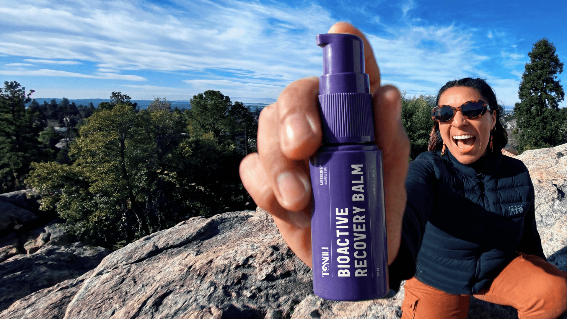 man snowboarding at daytime