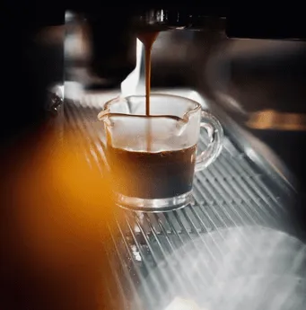 Kaffee im Glas im Café CADE München