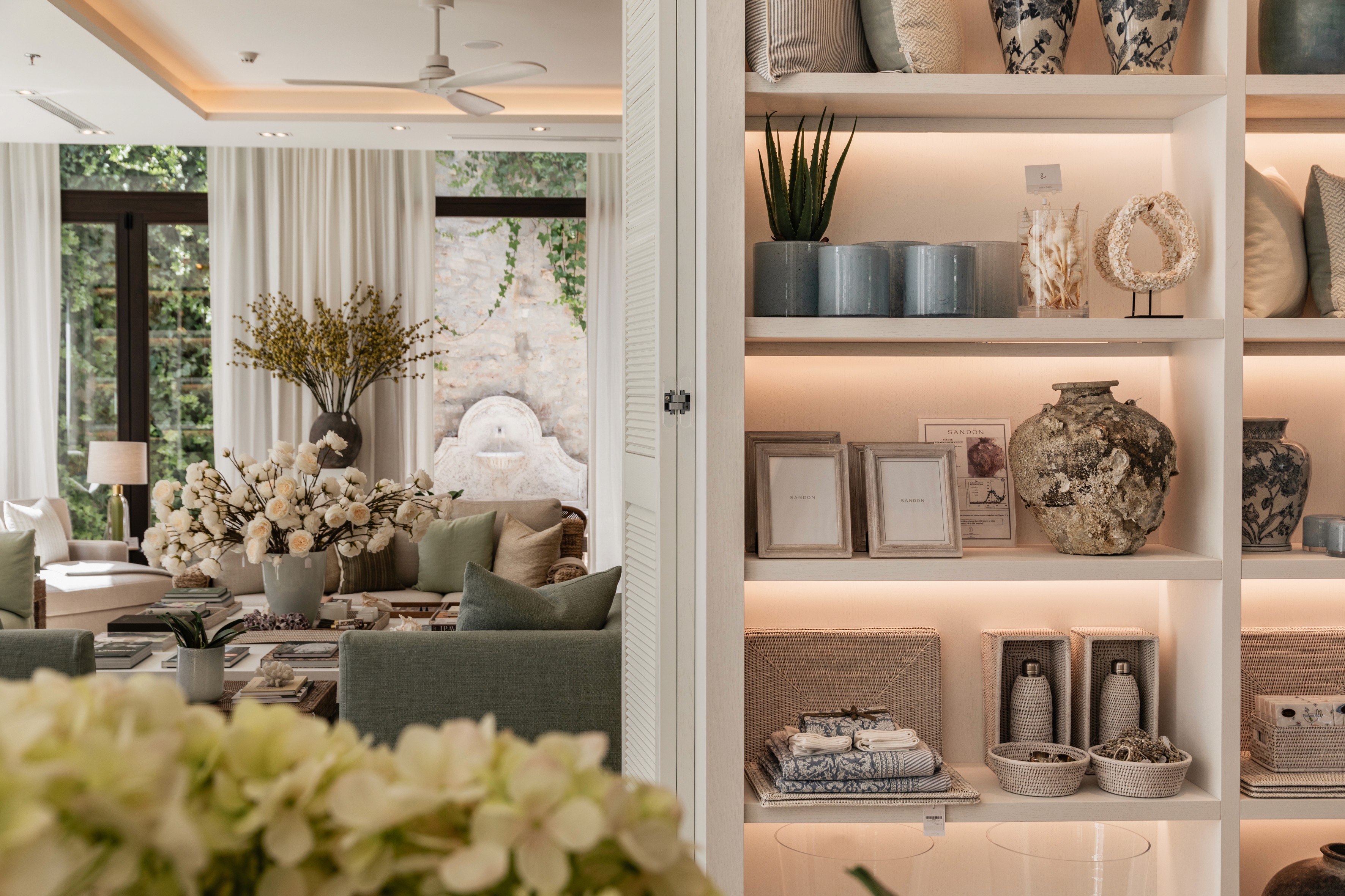 hallway-inside-a-mediterranean-modern-hotel--arche