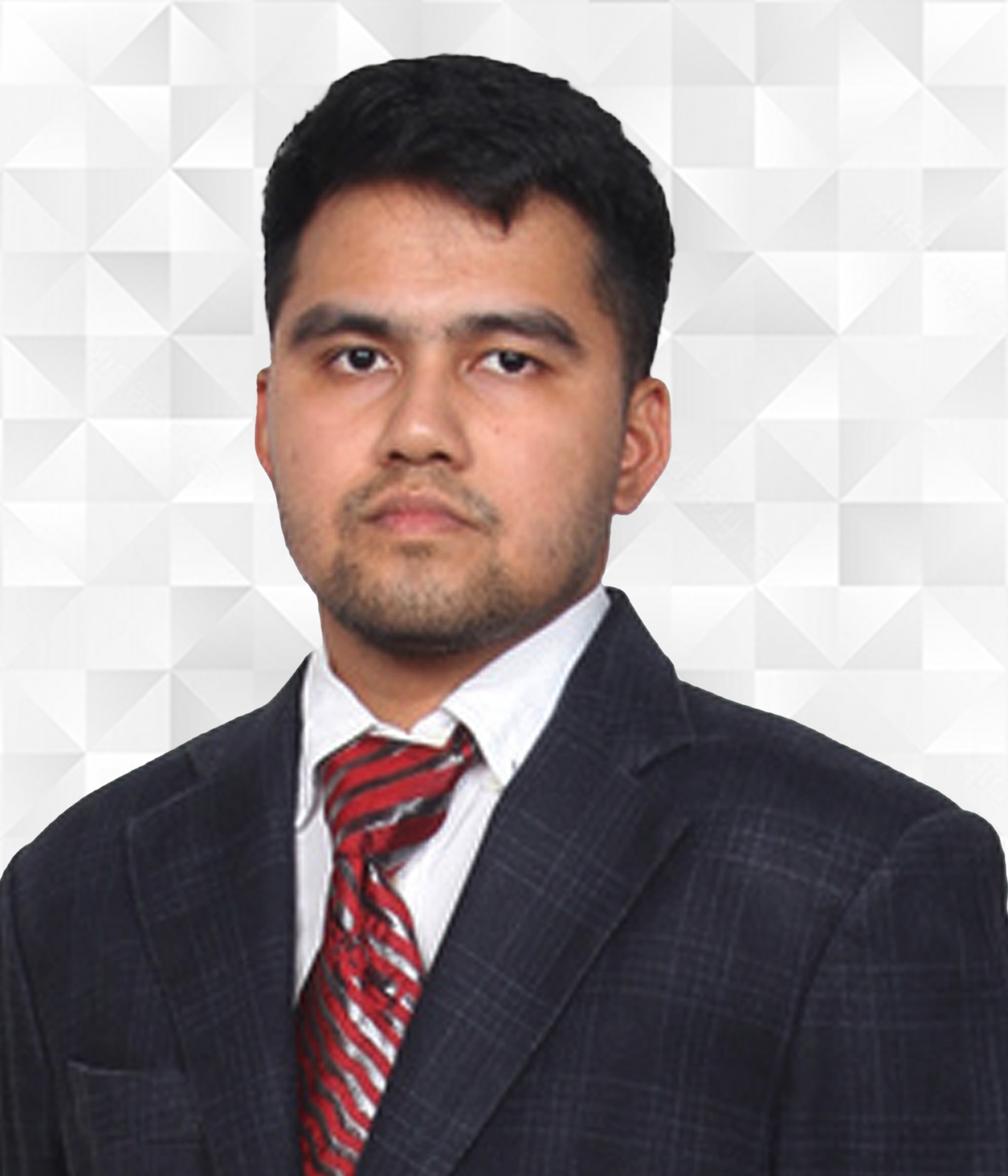 Foto portrait komisaris collega Adibya Fitrio Rizra menggunakan jas hitam dan dasi merah marun