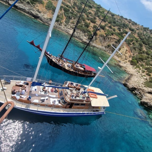 雅典濱海大道：5小時日落巡遊，附晚餐、飲品及游泳停留票於比雷埃夫斯