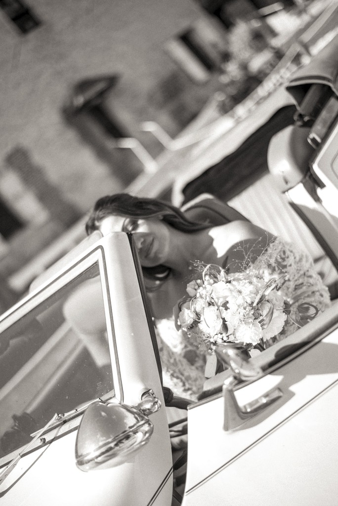 Album photo de luxe — French wedding photographer Paris — luxury wedding book France — Maison Elion — relique photographique rare — fragment intemporel — rituel artistique — photographe mariage haut de gamme — Seine-et-Marne 77 — album mariage bespoke sur mesure — timeless photography France — image symbolique — luxury French wedding photography