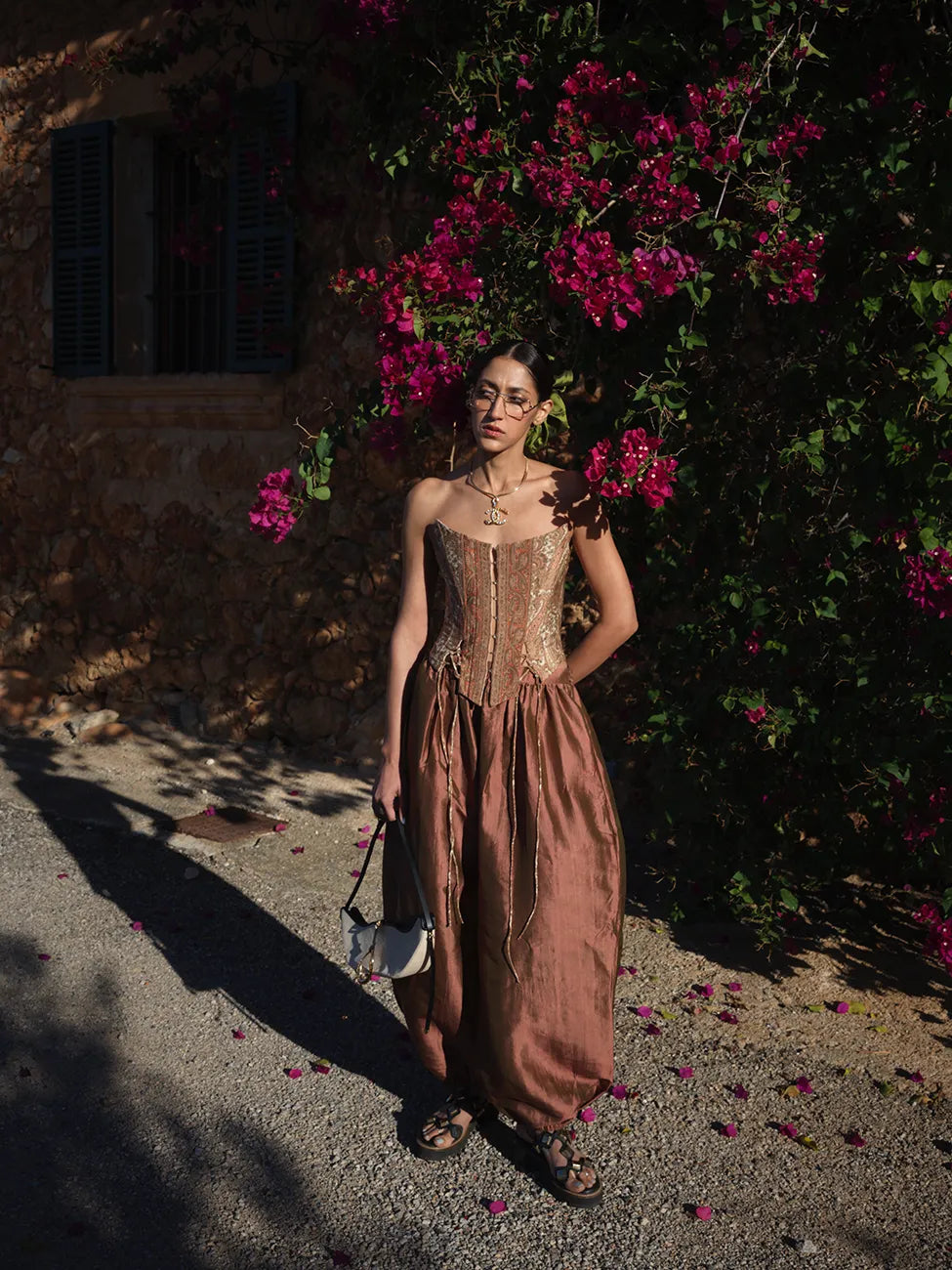 Raina is our one-of-a-kind four-panel corset, handcrafted in-house using a vintage silk saree. The structured silhouette features V-cut detailing at the front, along with lace-up panels on both the front and back,