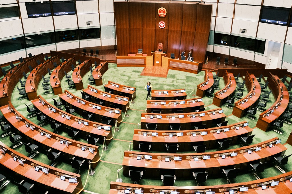 a large room filled with lots of wooden chairs