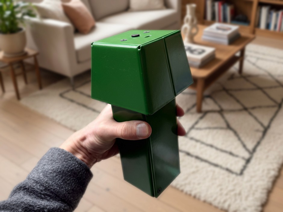 Image of the Remanufacturing speaker and its lifecycle schematic