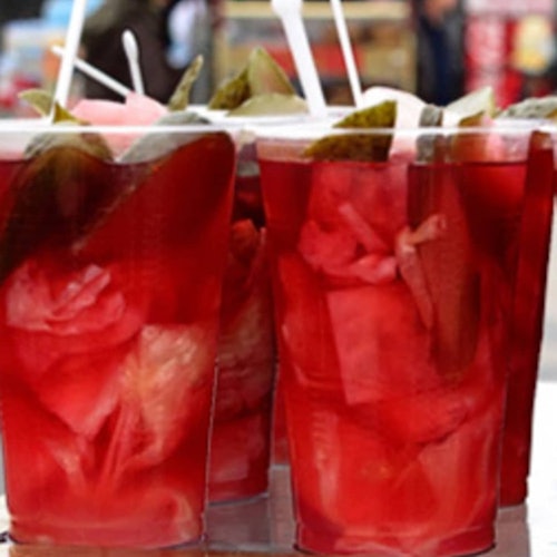 Taze yapılmış turşu suyu çok ferahlatıcı!