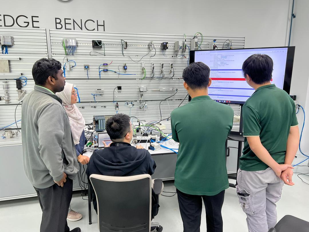 Autofill engineer holding an HMI/Operator Panel used in the Festo training for filling machine control.