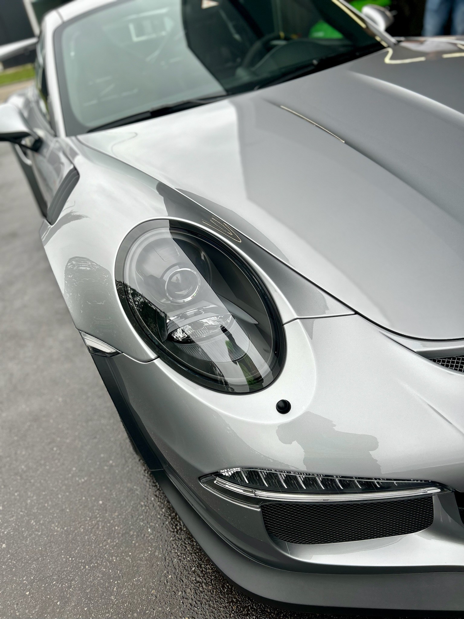 Rechter voorkant porsche