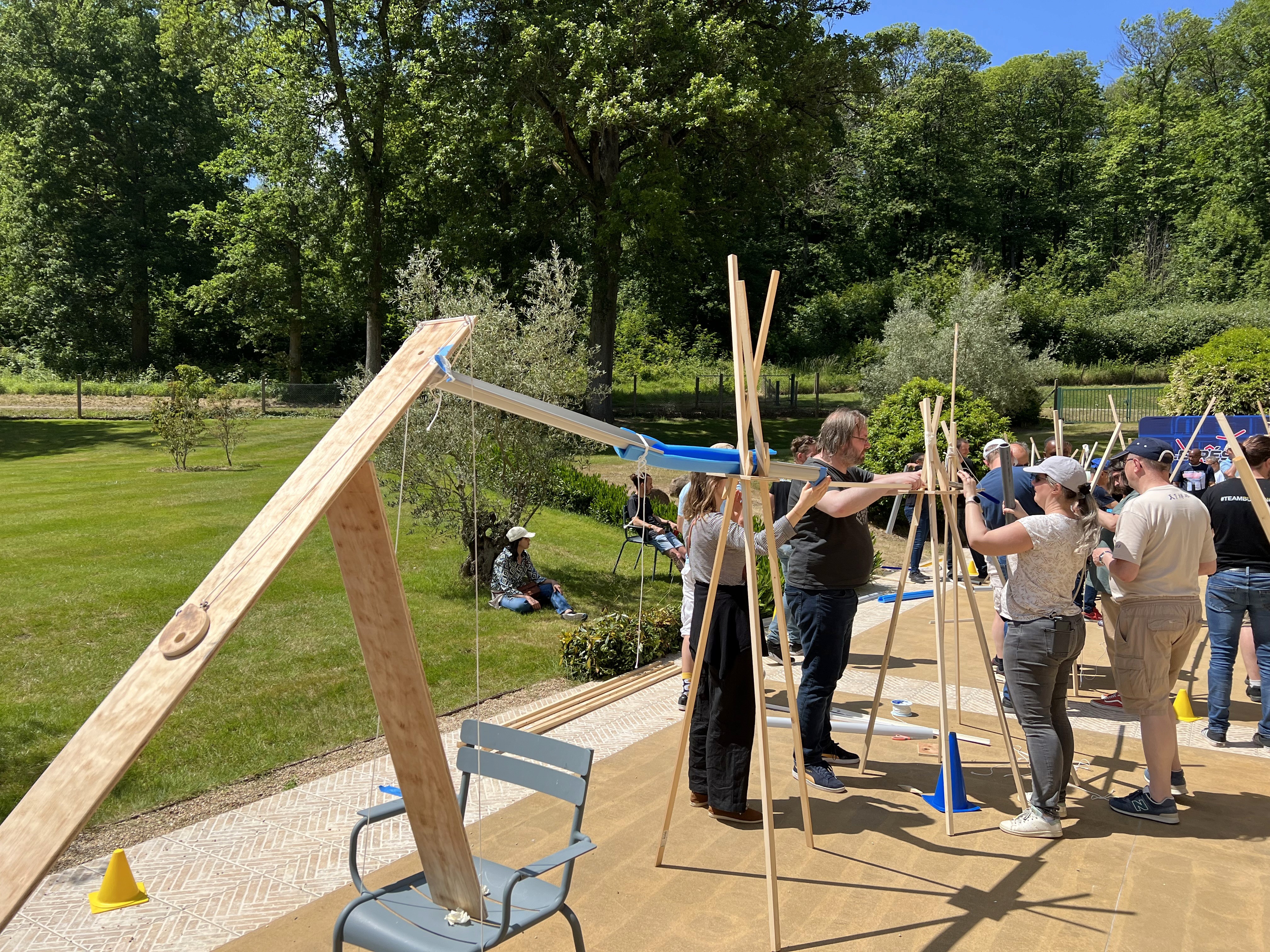 team building the place to bee le reseau