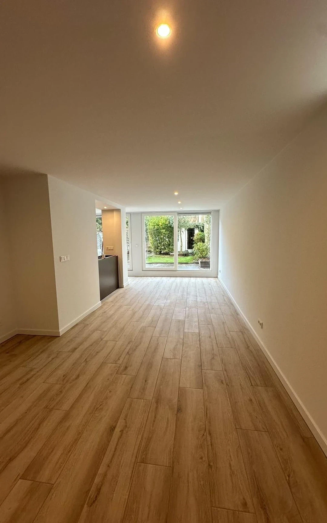 Raccord façade/plan : affleurants corrigés, trame visuelle régulière, tolérances resserrées, absence de points chauds, Luxembourg.