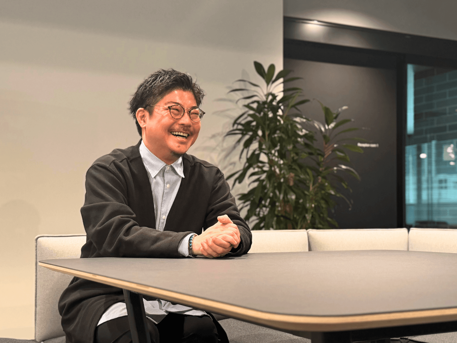 笑顔で取材に応じる株式会社マイナビコンテンツメディア事業本部 コンテンツ編集統括本部 統括本部長の原雄一氏｜AI時代のメディア環境の変化を語る