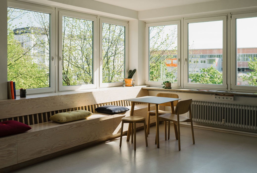 A large meeting room in Hamburg office with view towards St. Pauli, Rindermarkthalle