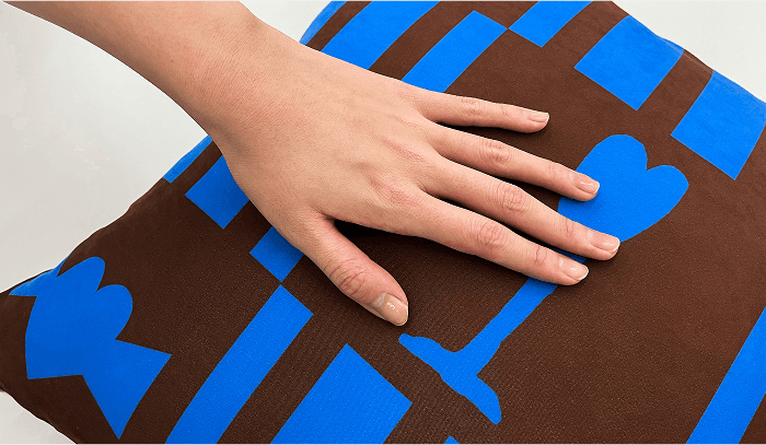 피치 스킨 소재의 스웨이드 쿠션 커버