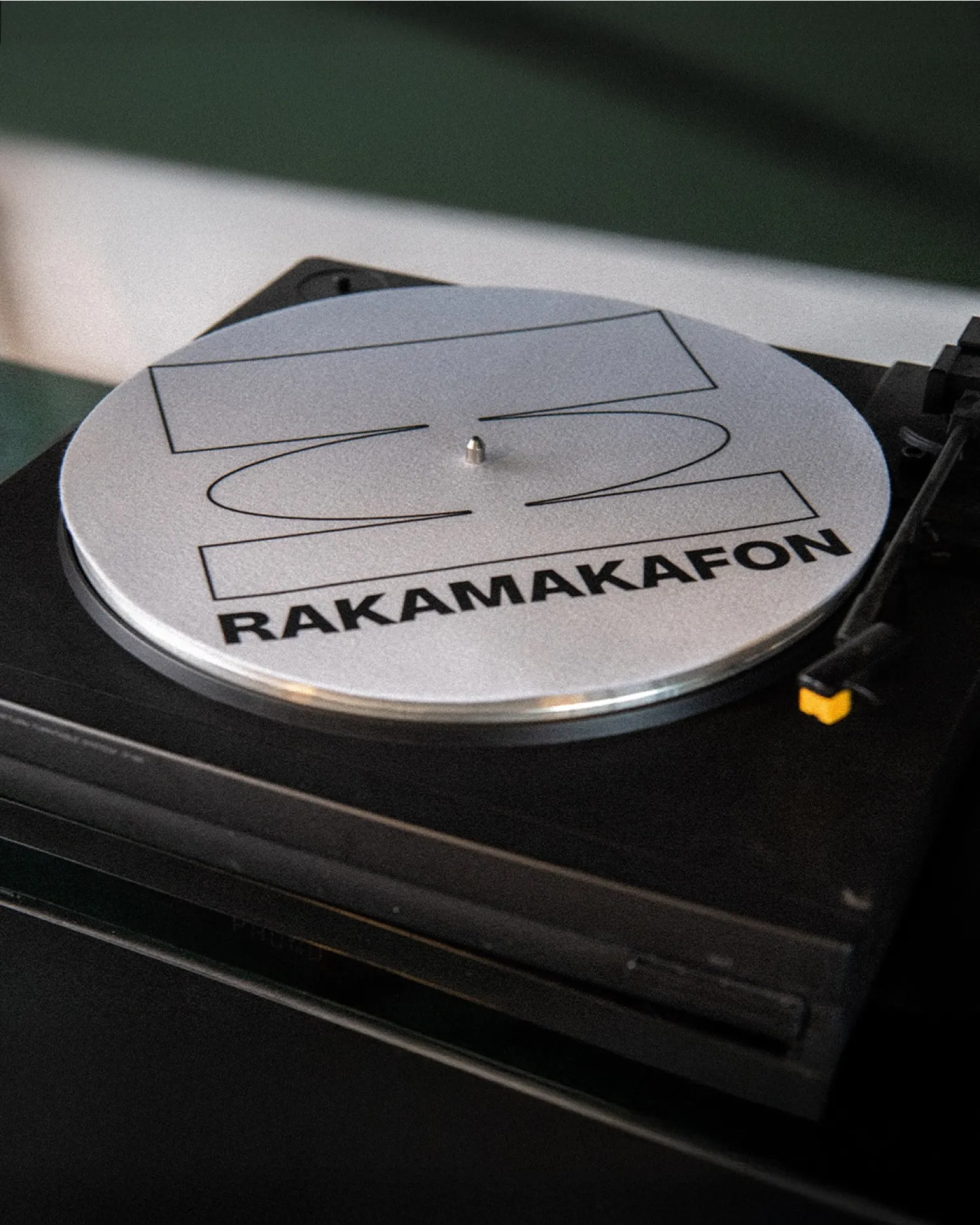 Resist Display in use by Rakamakafon
