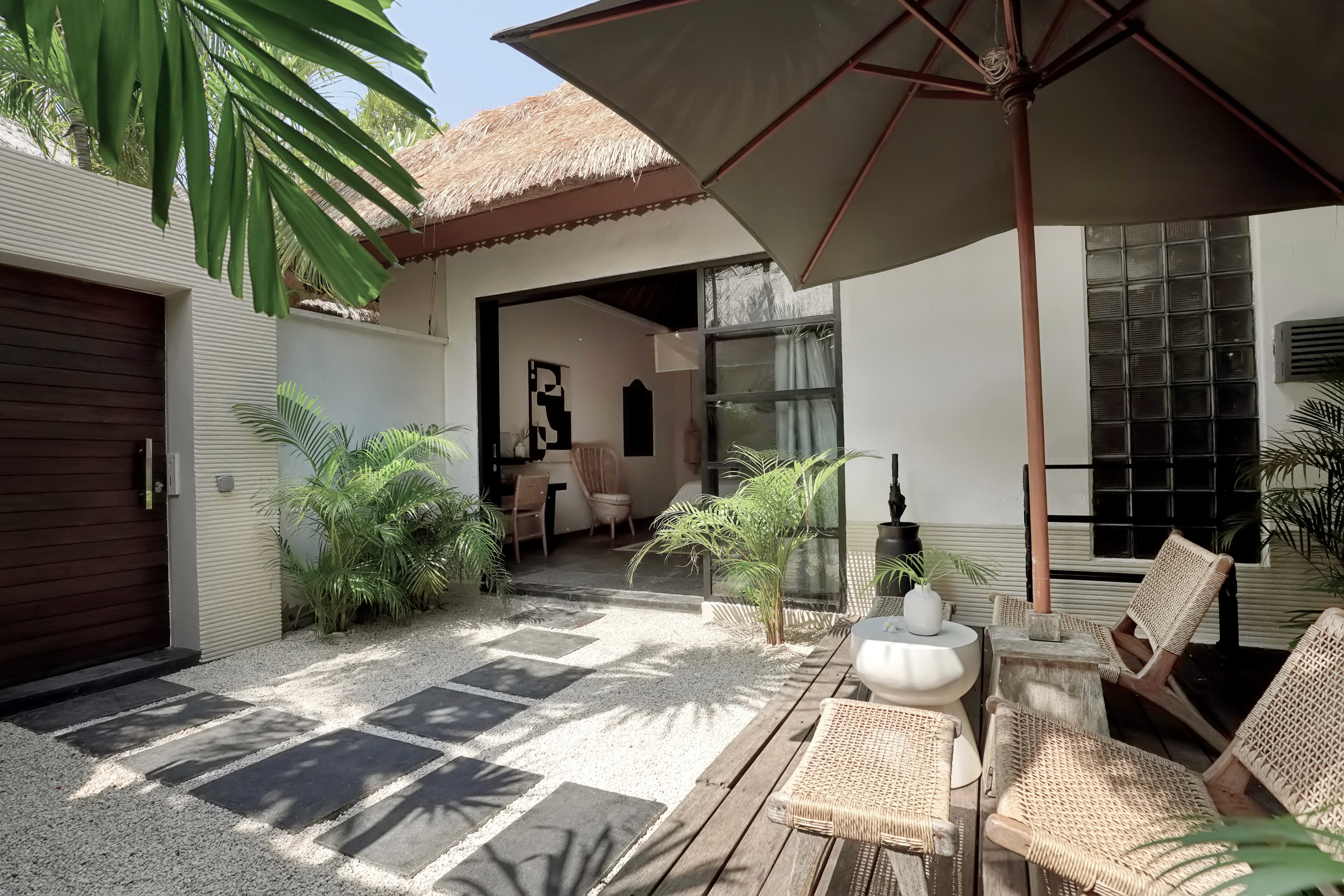 indiana-kenanga-deluxe-room-private-terrace-lounge-bali-tropical-villa