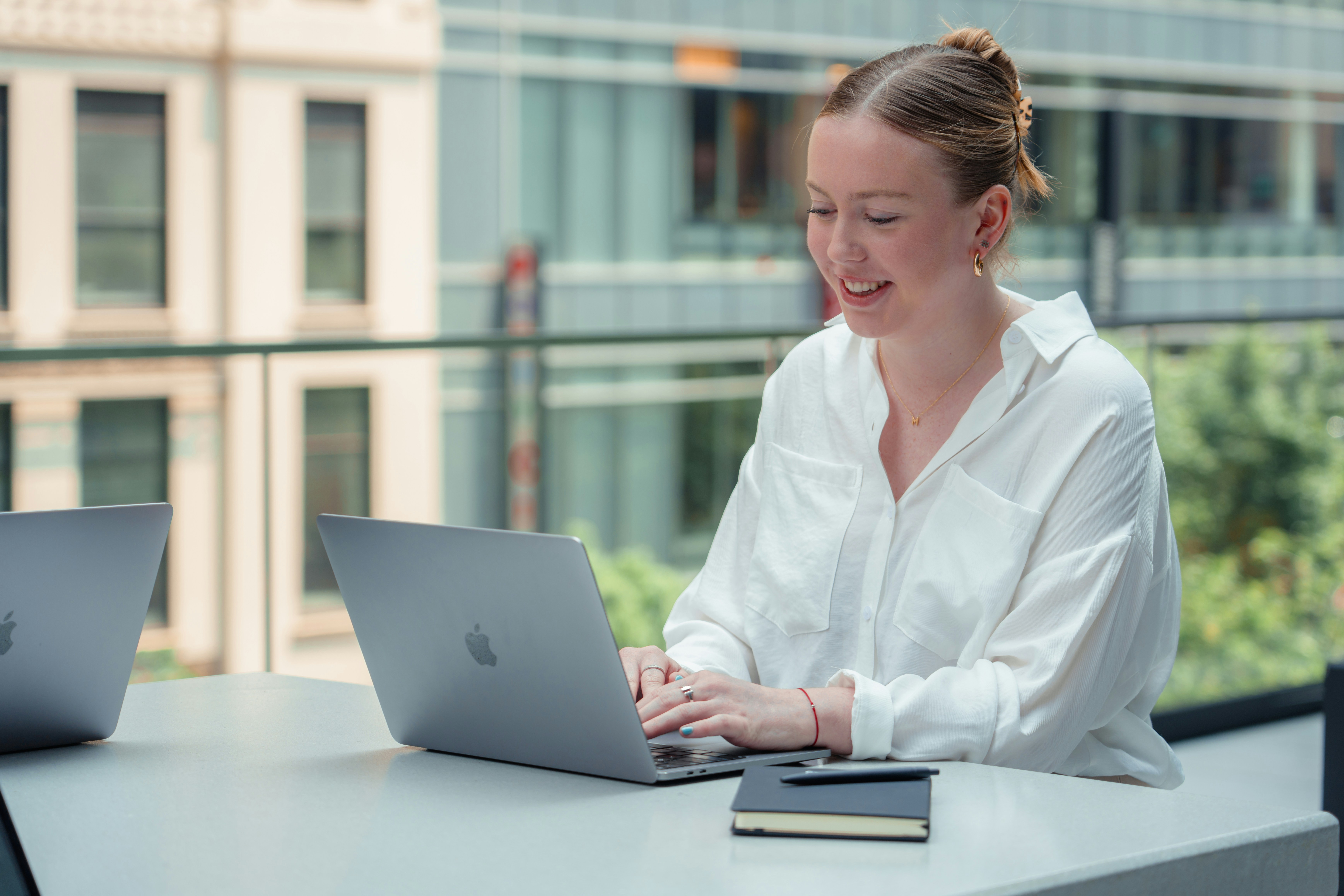 woman sitting outdoor and working - AI Marketing Tools