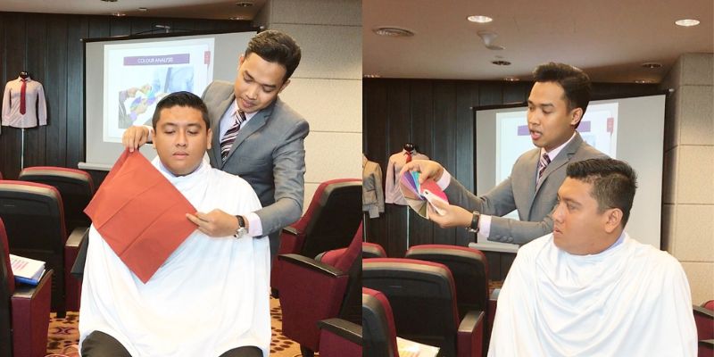 Rahmat Bahaudin, founder cafe Chef Kecik membuat demo analisis warna ketika bekerja sebagai Perunding Imej.