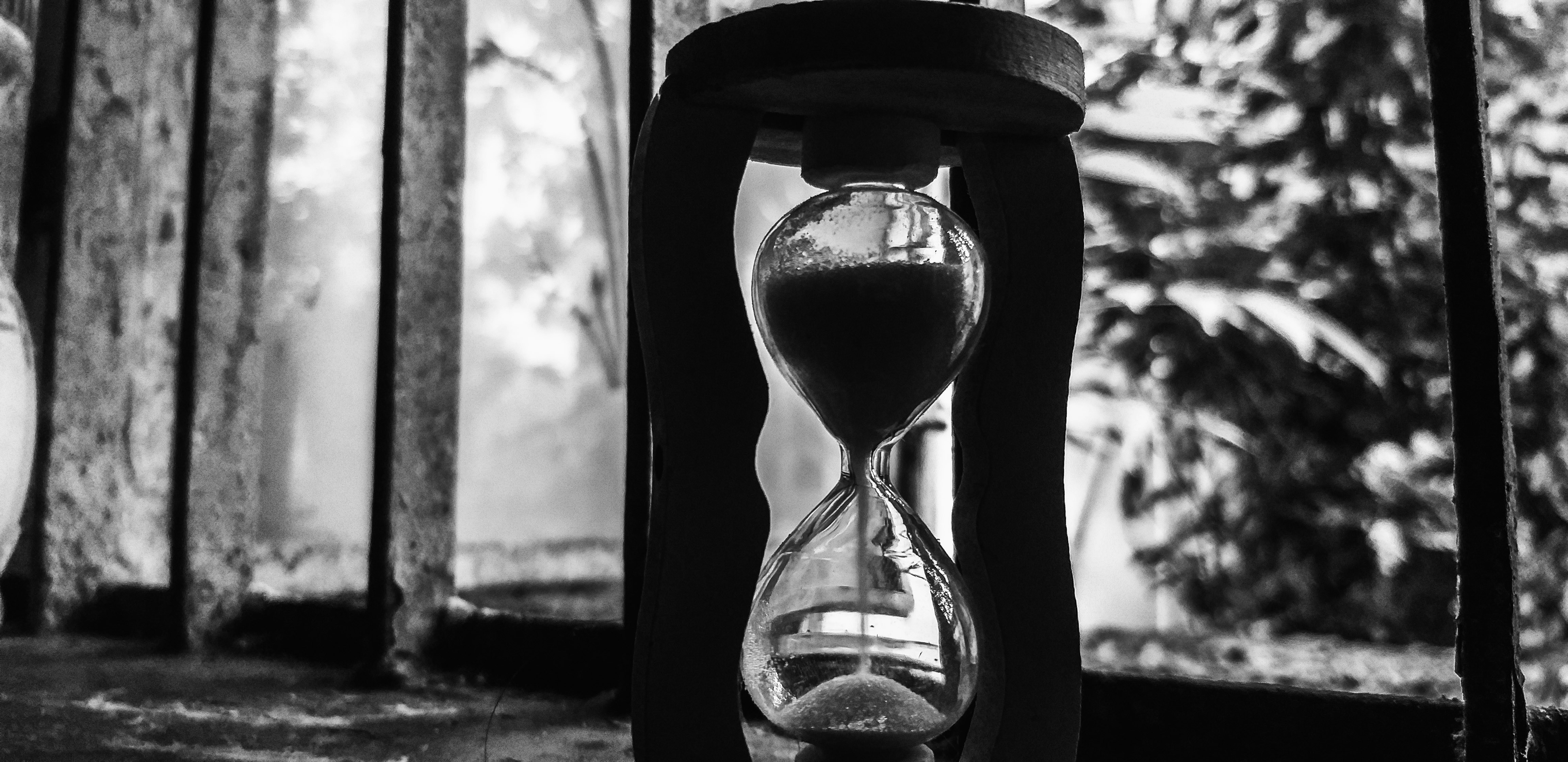 A view of the top of the eiffel tower